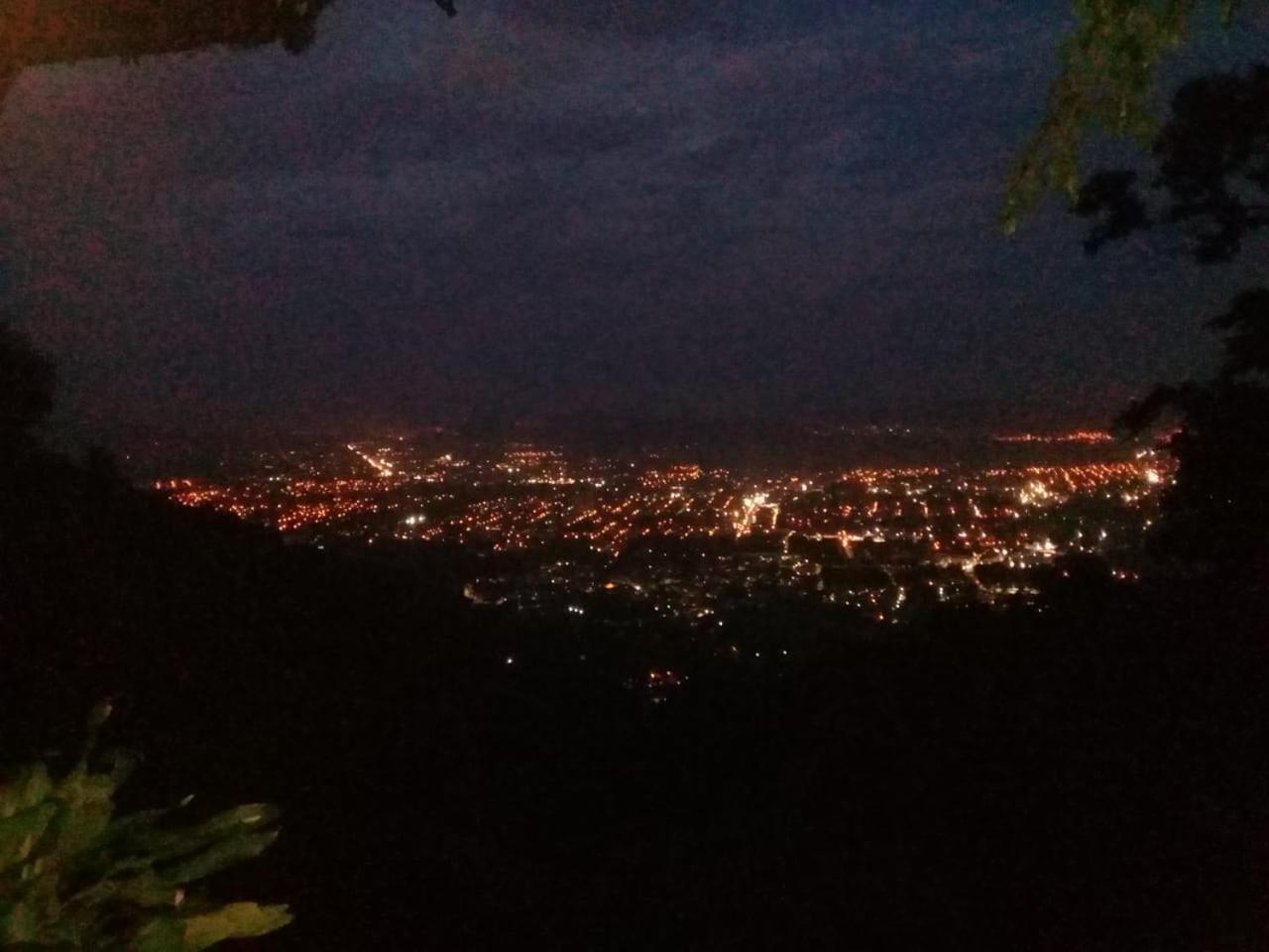 Hostal Juan Lindo ซานเปโดร ซูลา ภายนอก รูปภาพ